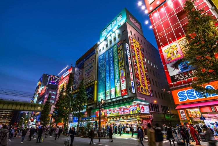 Surga Milik Para Otaku, Akibahara Terus Menurun