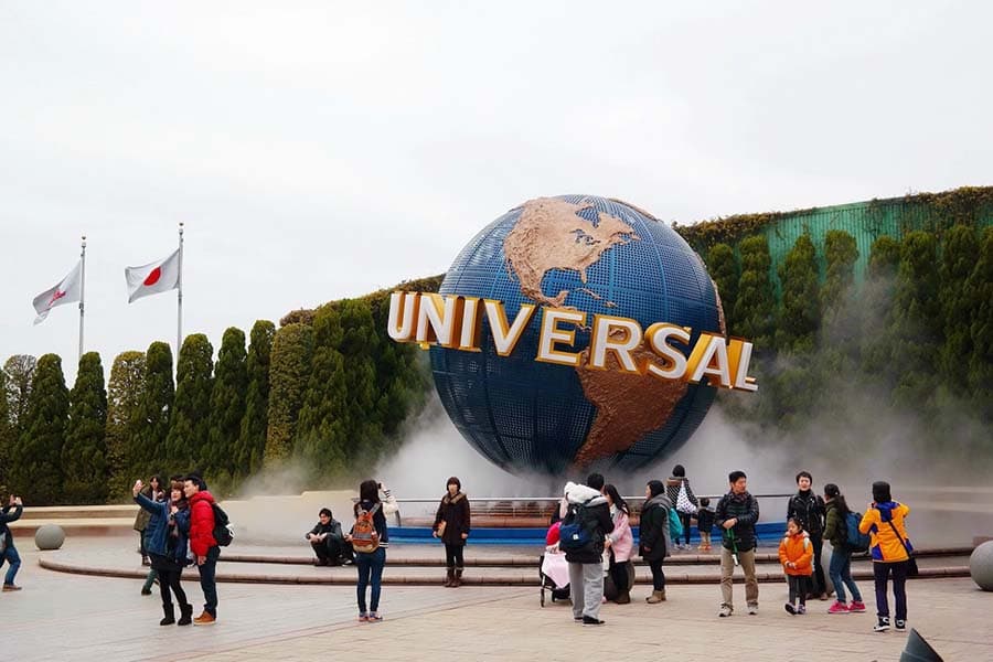 Cosplayer di Universal Studios Japan mendapatkan Kritik Keras dari Netizen karena menggunakan pakaian terbuka dan tidak bermoral di tempat umum