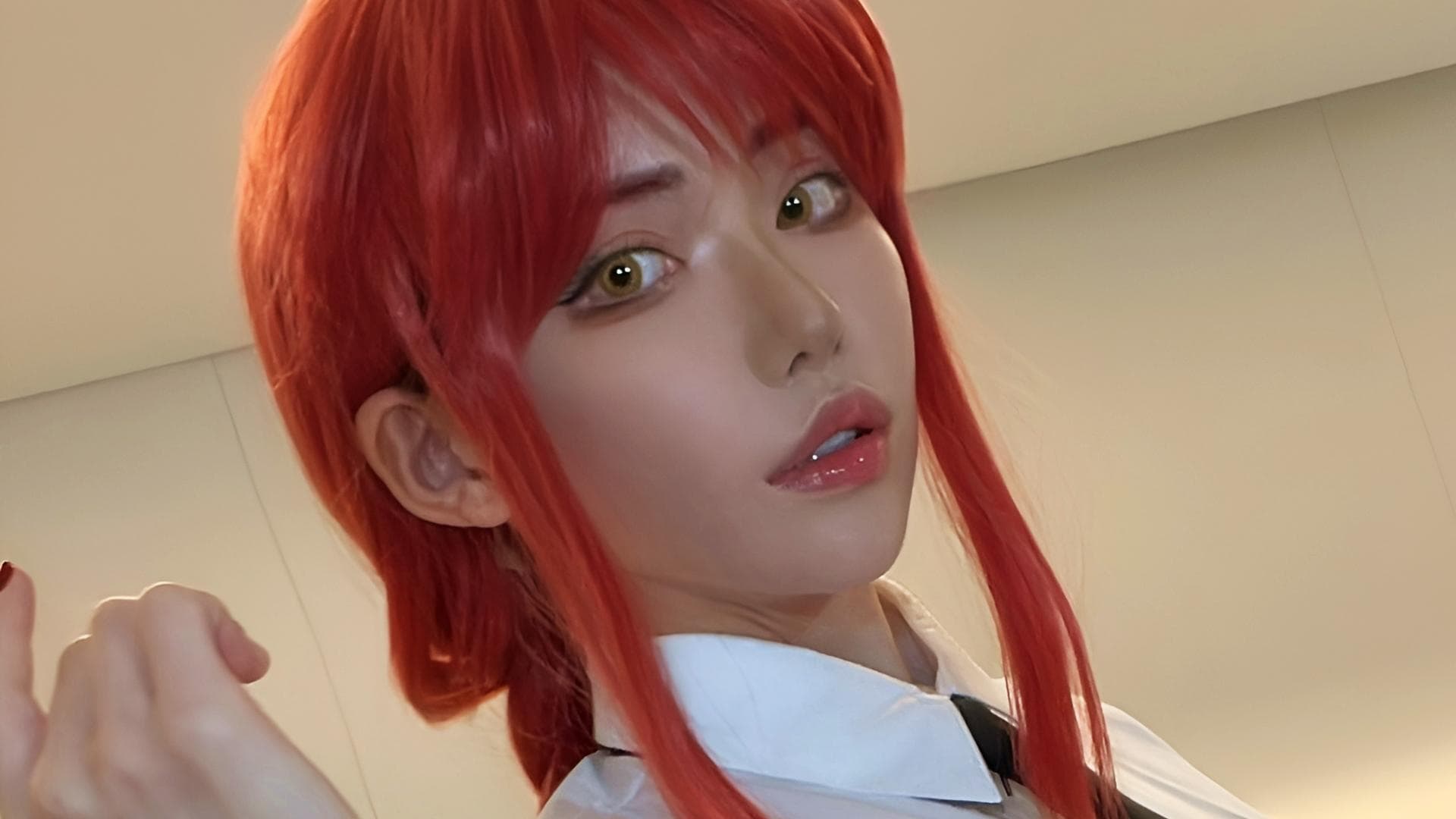 Eimi Fukada Tawarkan Free Hug Seharian Penuh
