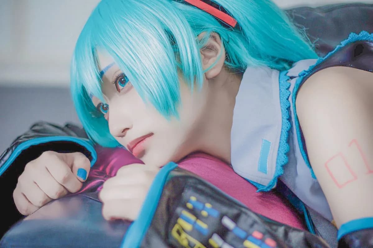 Cosplayer Rusia, Saya Scarlet, Viral Lagi Karna Skill Meniru Suara Hatsune Miku di Event Jepang!