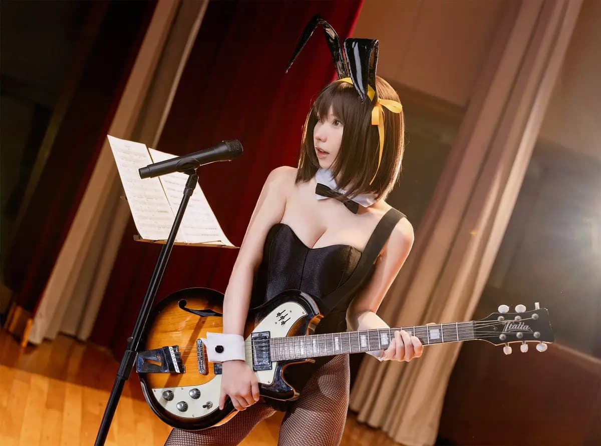Cosplayer Populer Enakorin Curi Perhatian dengan Cosplay Bunny Girl Karakter Suzumiya Haruhi
