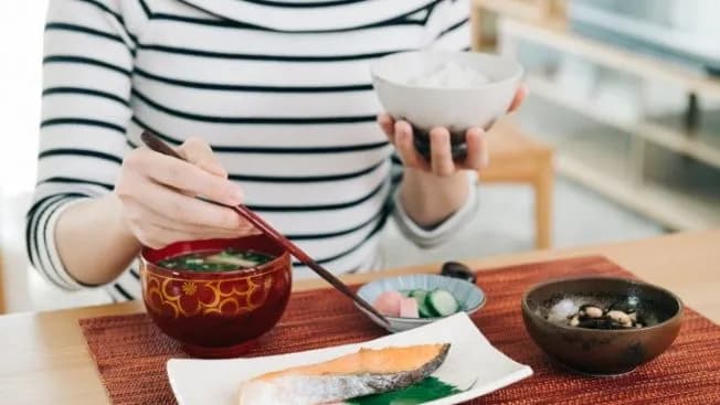 Etika Saat Makan di Jepang yang Harus Lo Tau!