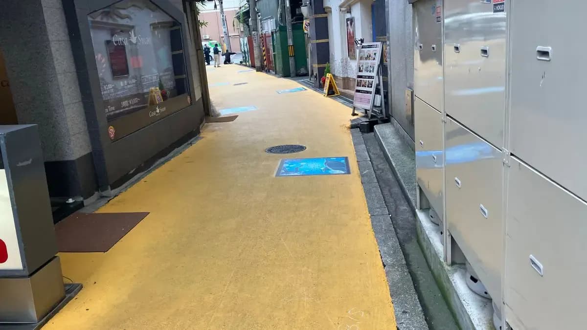 Prostitusi Jalanan di Kita Ward, Osaka Berkurang Setelah Jalanan dicat Kuning!