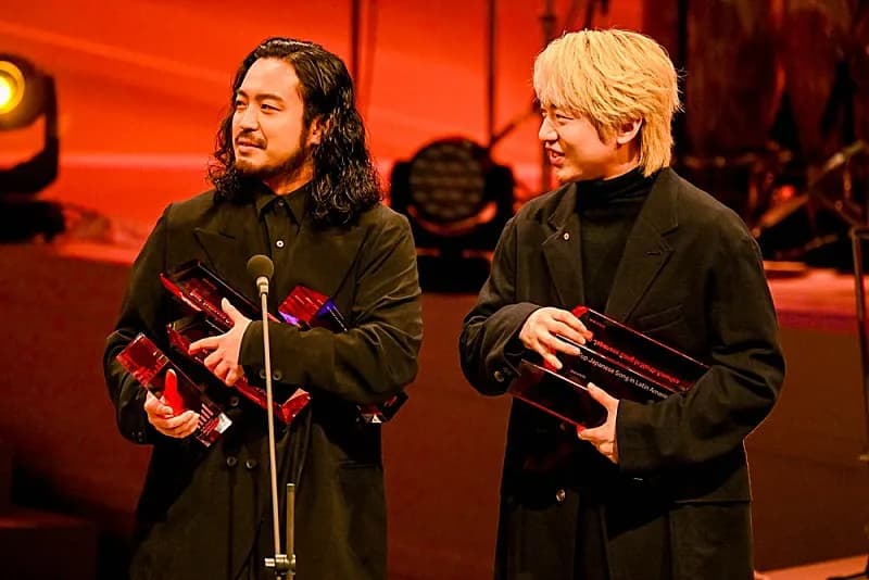 YOASOBI vs Creepy Nuts: "Idol" dan "Bling-Bang-Bang-Born" Sapu Bersih Penghargaan di Music Awards Japan!