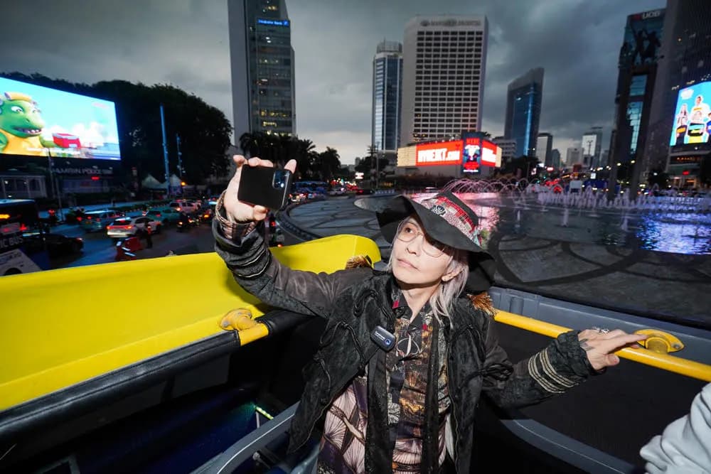 HYDE Jelajah “Kota Jakarta” dengan Bus Wisata TransJakarta, Promo Hekrafnas yang Bikin Fans Makin Hype Sebelum Konser Meledak!